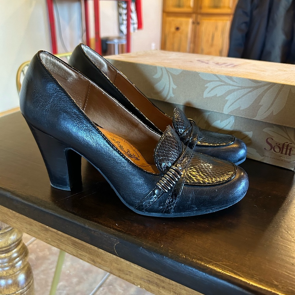 Sofft montara loafer style heel. Size 8.5.